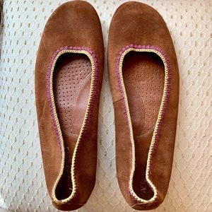 Very comfrotable Aerosoles flats.